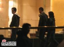 独家组图：黄晓明新女友曝光应采儿夜店见公婆