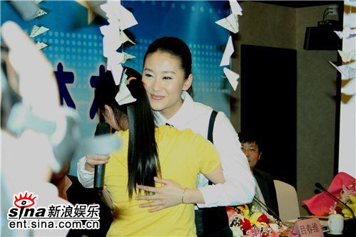 图文：苗圃考飞行驾照飞越海峡-与粉丝拥抱