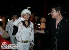 组图：那英男友夜店开业众星捧场老板娘不现身