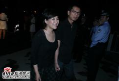 组图：那英男友夜店开业众星捧场老板娘不现身