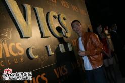 组图：那英男友夜店开业众星捧场老板娘不现身