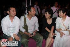 组图：那英男友夜店开业众星捧场老板娘不现身