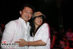 组图：那英男友夜店开业众星捧场老板娘不现身