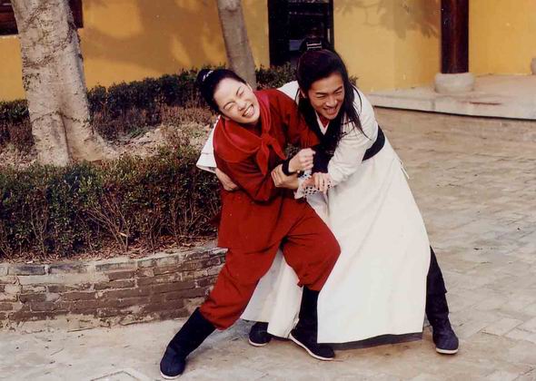 (Image:http://image2.sina.com.cn/ent/v/2004-02-27/2004-02-27_748_1.jpg)
