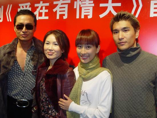 图文：电视剧《爱在有情天》主创上海做宣传(2)