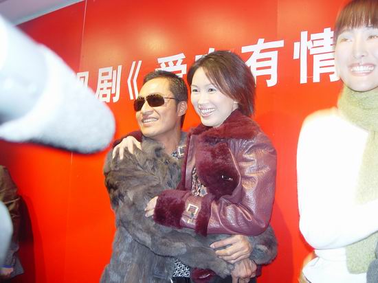 图文：电视剧《爱在有情天》主创上海做宣传(4)