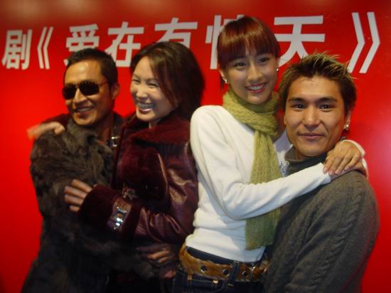图文：电视剧《爱在有情天》主创上海做宣传(5)
