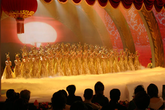 图文：春节晚会首录备播带-舞蹈场面