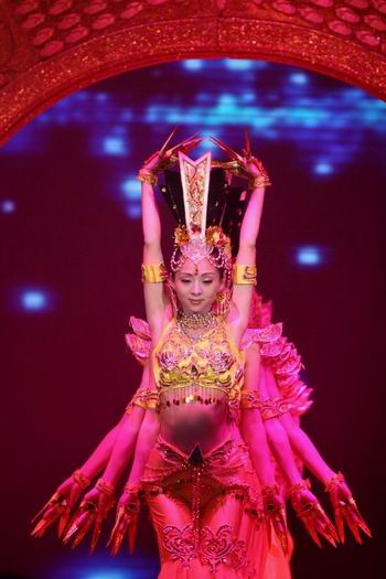 舞蹈《千手观音》主创人员21日作客新浪聊天