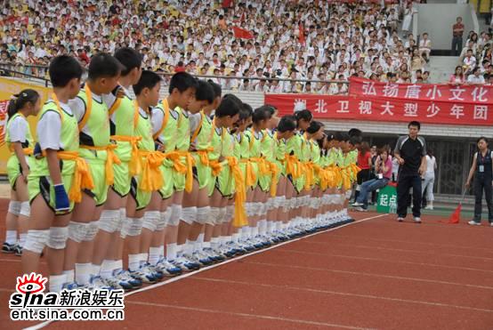 资料图片:武汉市万松园路小学教练赛前指导