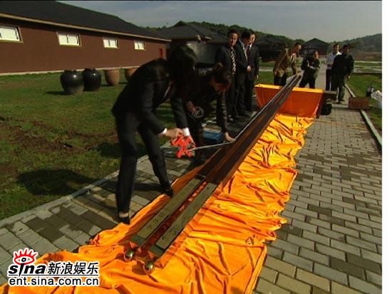 中国的吉尼斯纪录--世界上最长的筷子(图)