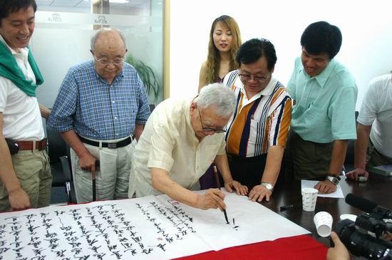 两岸词坛泰斗聚新浪 庄奴乔羽谈中秋晚会(组图)