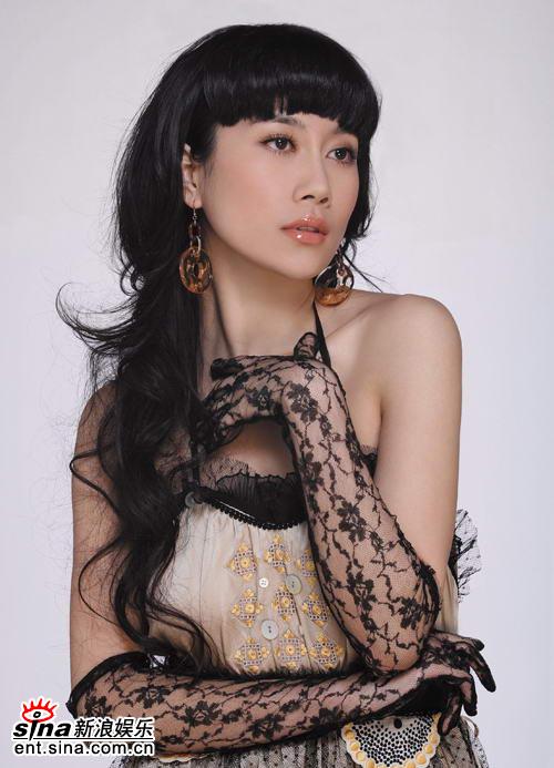 温峥嵘新剧开拍《前妻》中展现知性女记者(图)