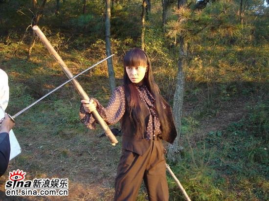 目前正在上海东方电影频道播出的电视剧《新虎口脱险》,由张恒,何音