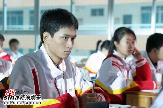 组图：黄明演《河流如血》十四岁造型首次曝光