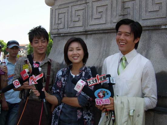 杨千嬅霍建华胡宇崴七夕情人节大打出手(组图)