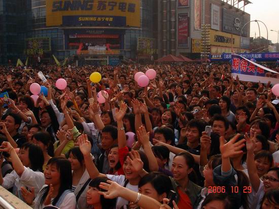 《梦想中国》登陆湘江 超女地盘唱响梦想(组图