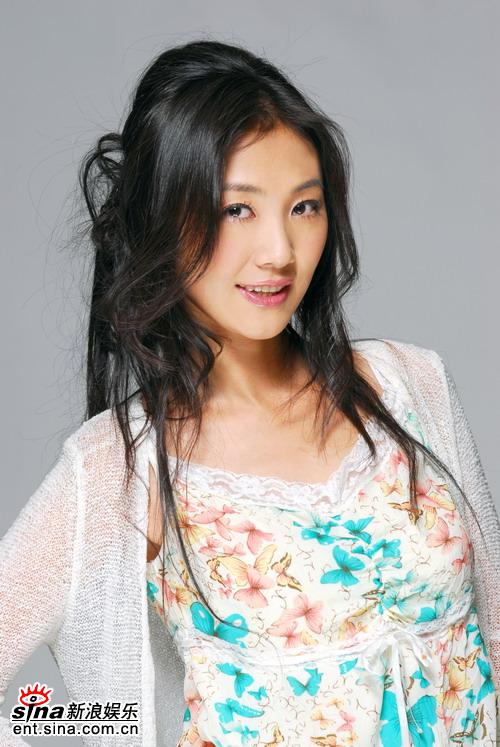 组图：演员赵雪莲频频变身从卡通人到奇女子