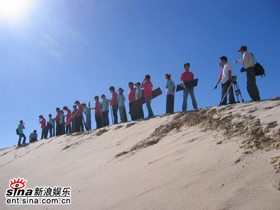 图文:青春之星农庄之旅-导演指导滑沙注意事项