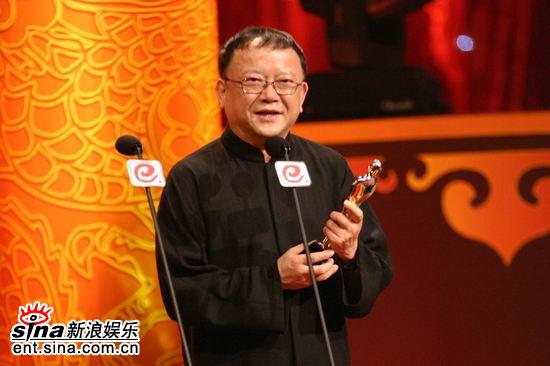 图文：中国剧中国造晚会--王刚获得最佳男配角奖