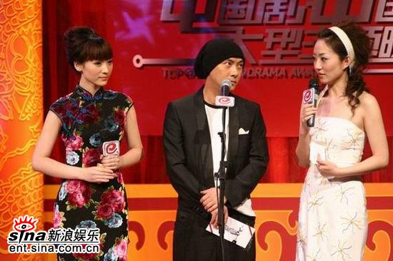 图文：中国剧中国造晚会--张卫健与主持人