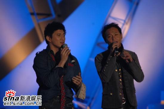 图文：2006央视中秋晚会--吴奇隆和陈志朋