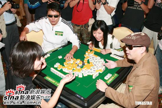 图文:《赌场风云》牌皇争霸战--麻将桌上比拼