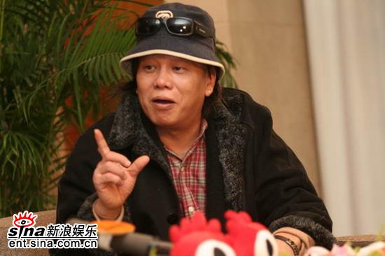 图文：米雪梁小龙聊《霍元甲》--梁小龙夸张墨镜