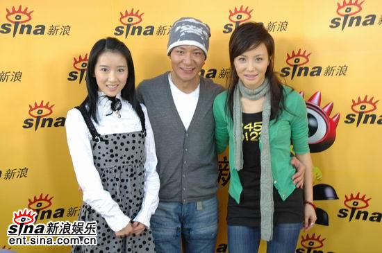 图文：陶红李宗翰李念做客新浪--新浪背板留影