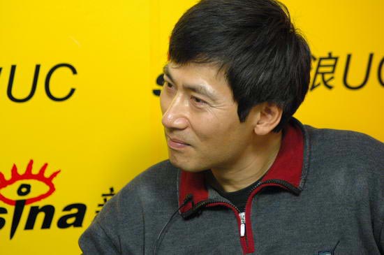 图文：陆剑民认真探究