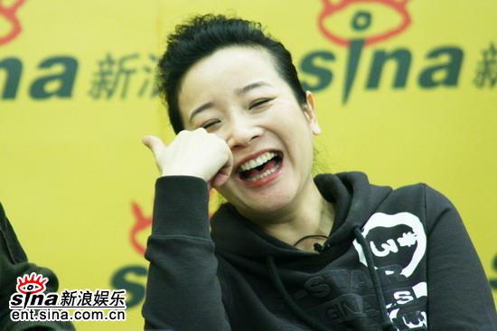 图文：《大工匠》新浪聊天--陈小艺笑得开心