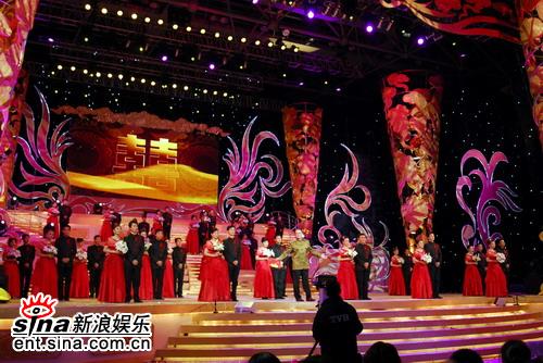 图文:2007北京新春大联欢--集体举行现场婚礼