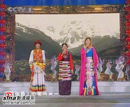 图文：歌曲《雪莲献北京》--三少数民族歌唱家