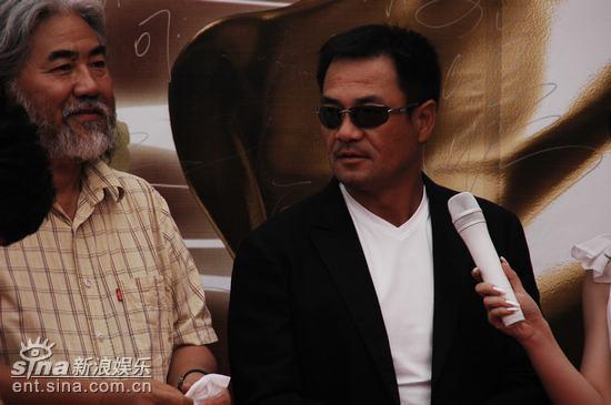 图文：电视剧风云盛典红毯--尤勇与张纪中