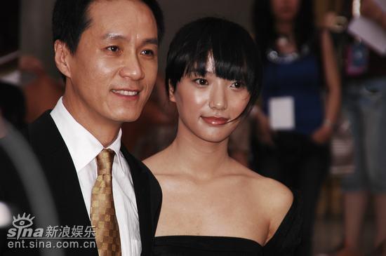图文：电视剧风云盛典红毯--冯远征与王珞丹