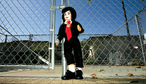 杰克逊人形玩偶出现“娈童案”起诉者首次出庭