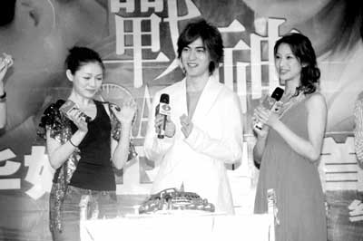 《青红》提前两个月上映,周渝民徐熙媛广州会fans(组图)