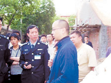 卓姓人口_...天江姓受刑人的卓姓友人,出示江某的指控书.图片来源:台湾《中