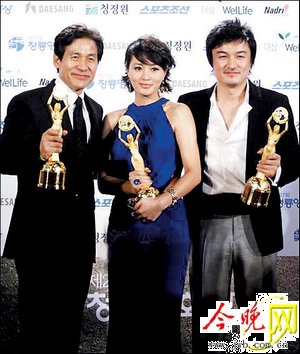 第27届韩国电影青龙奖颁奖(图)