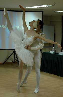 萨马尔芭蕾舞团来华 女主演火线升格"人民演员"