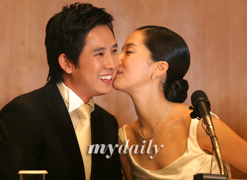 韩国演员王光娜与职业高尔夫球选手举行婚礼