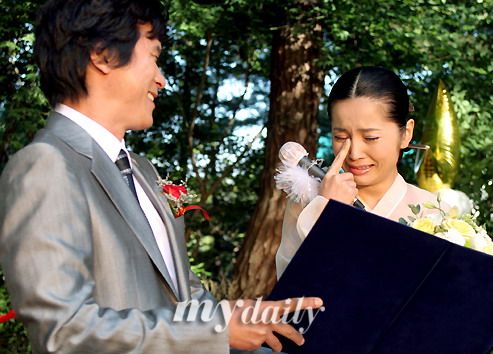 图文：《魊》主角金雷河大婚--新娘激动落泪