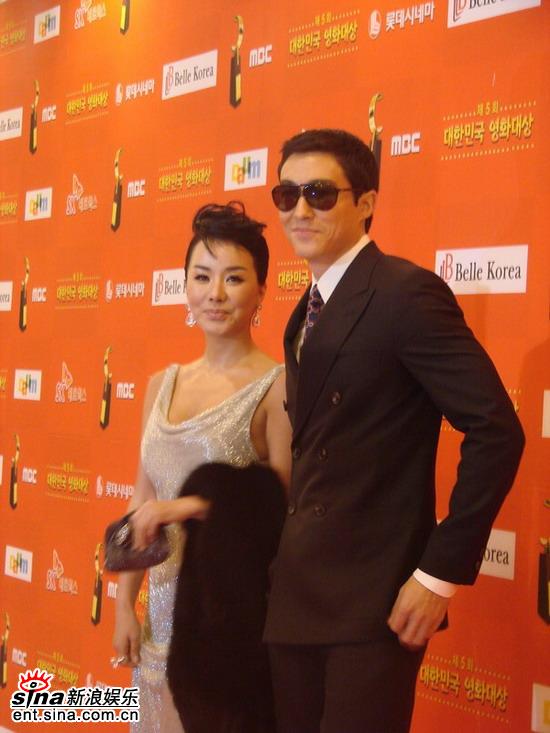 图文：韩国电影大奖颁奖礼众星亮相--严正花与丹尼尔