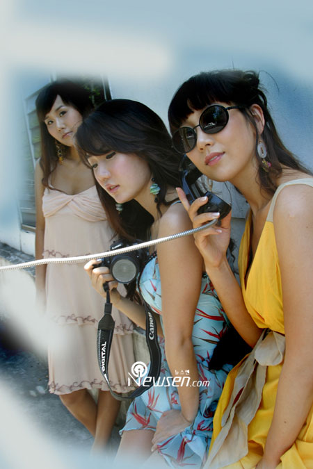 新浪娱乐讯 韩国三人女子组合swing即将推出一组性感海报.