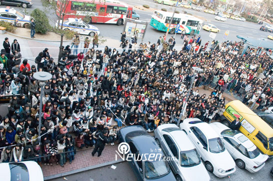 BIGBANG粉丝签名会 4000粉丝云集声势浩大(