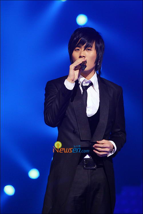 韩国男歌手ERU《白色的雪》再获人气歌曲榜