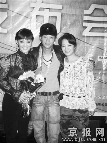 宁静姐妹助阵弟弟专辑《爱上你很美》发布会
