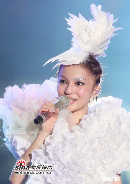 图文:张韶涵2006上海演唱会--有着隐形的翅膀