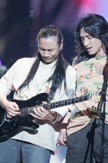组图:唐朝乐队、爱戴、张敬轩等齐赴时尚前沿