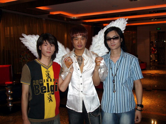 田华&杜磊“两骄傲,三最”恭贺李延亮专辑首发